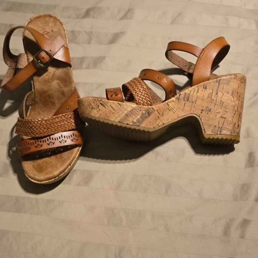 Women's shoes